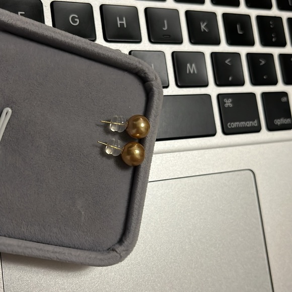 Authentic Champagne Southsea Pearls in 18k gold setting - Picture 3 of 3